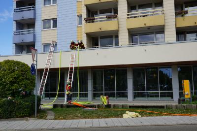 Mann loest in seiner Wohnung eine Explosion aus und verletzt sich schwer in Aichwald